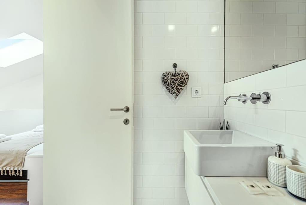 Bombarda Apartments IV By Innkeeper Porto Exterior photo